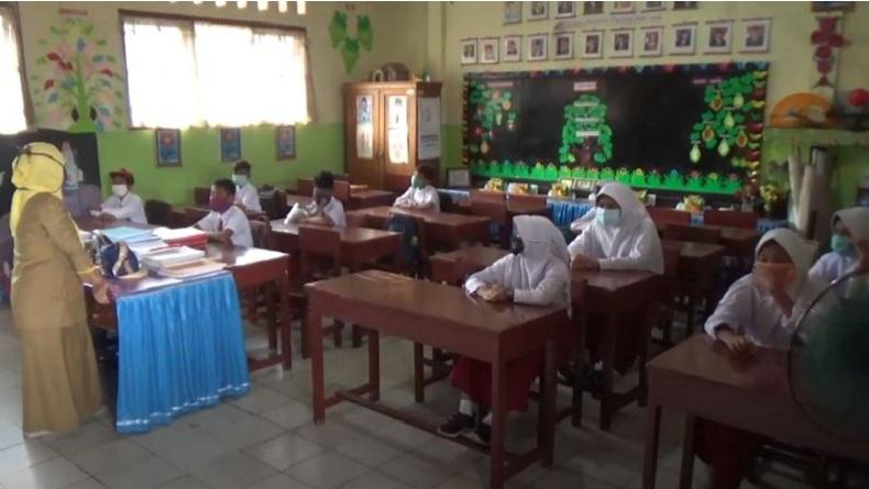 Sekolah di Padang Mulai Berlakukan Belajar Tatap Muka, Siswa Antusias