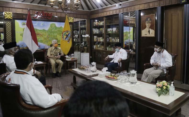 Dikunjungi Pengurus DPTW PKS Jateng, Ganjar: Yuk Kita Jaga Pancasila dan NKRI