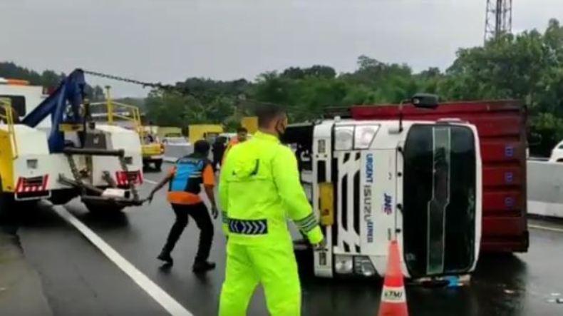 Ada 7 Mobil saat Chacha Sherly Eks Trio Macan Kecelakaan Beruntun di Tol