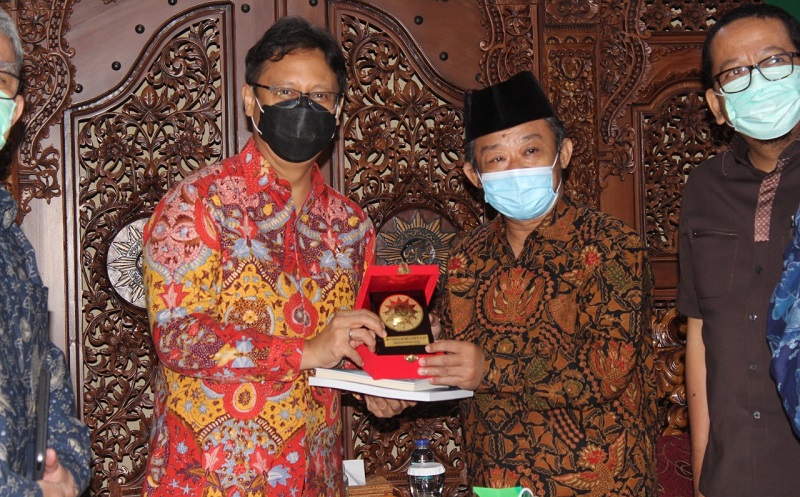 Kunjungi PP Muhammadiyah, Menkes Bahas Vaksin Covid-19