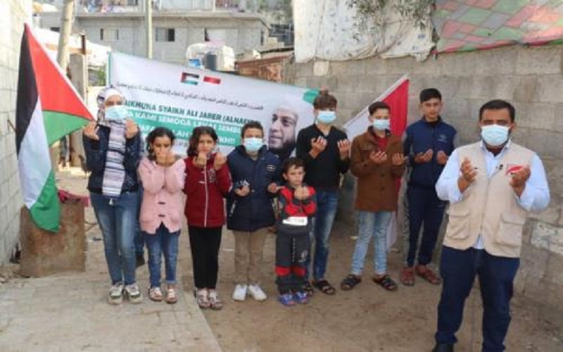 Mengharukan, Foto-foto Anak Yatim Palestina Doakan Syekh Ali Jaber Viral di Medsos