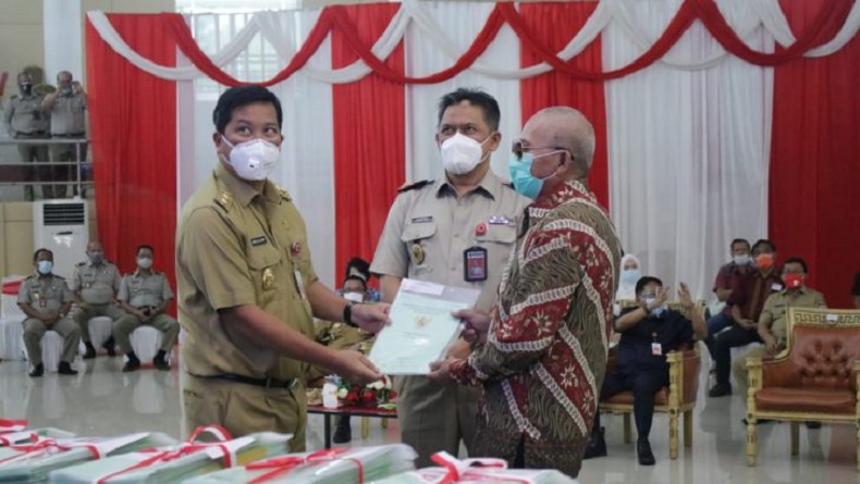 Serahkan 4.360 Sertifikat Tanah, Wagub Sulut Apresiasi Pemerintah Pusat