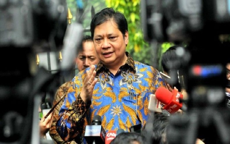 Airlangga Hartarto Minta Kader Golkar Kawal Program Vaksinasi Pemerintah