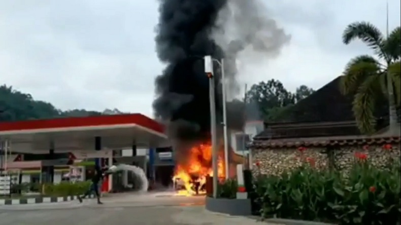 Geger, Mobil Terbakar saat Isi BBM di SPBU Toraja Utara