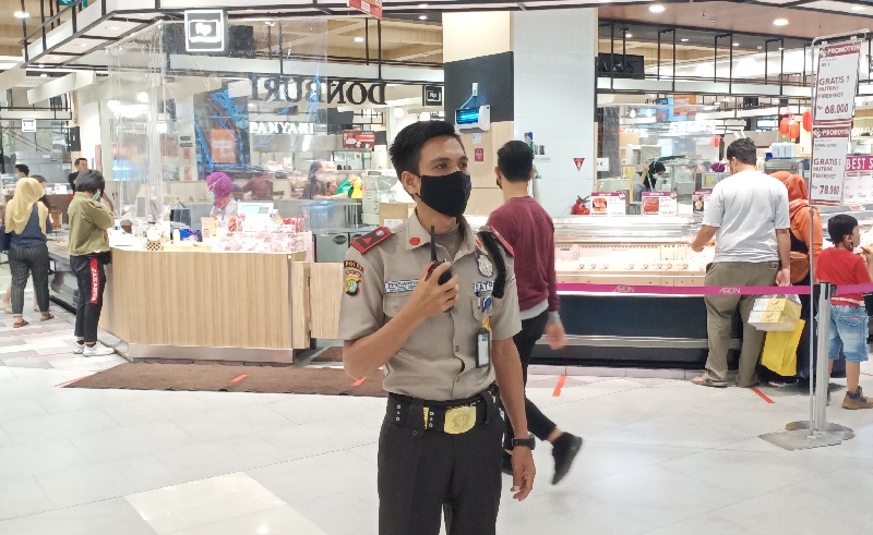 Kenakan Seragam Seperti Polisi, Satpam Merasa Lebih Bangga