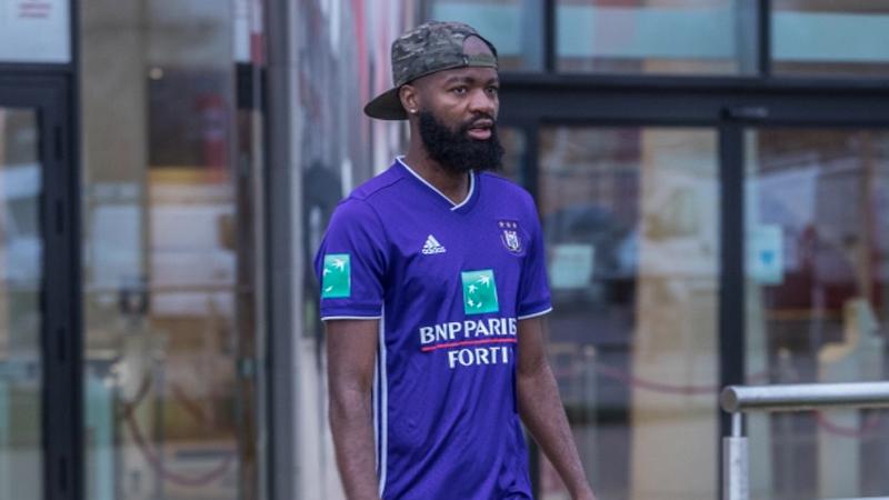 Proses Transfer Dipersulit, Pemain Royal Antwerp Datang Latihan Pakai Jersey Tim Lawan