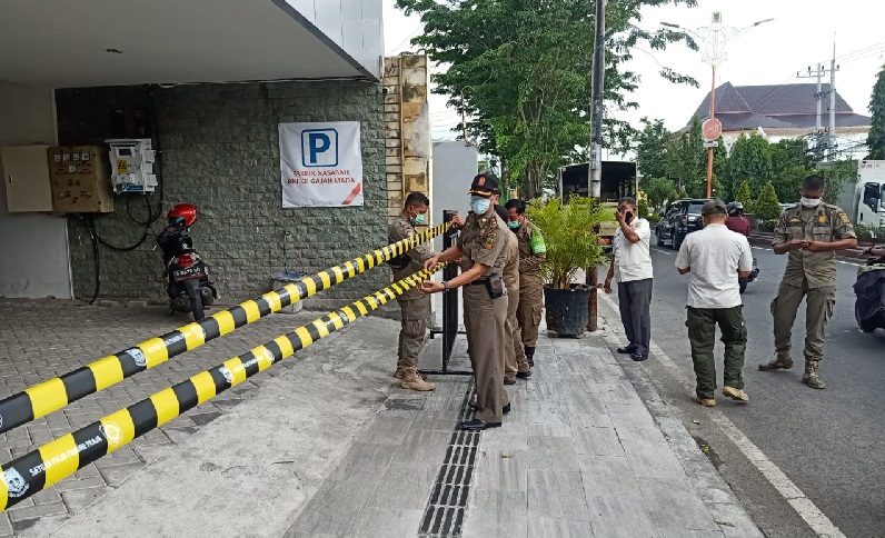 Salahi IMB, Kantor Kas BNI di Kota Mojokerto Disegel Satpol PP 