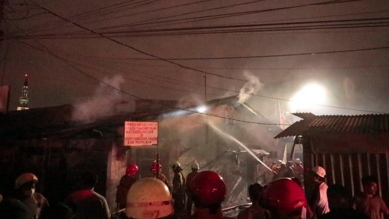 Toko Sembako di Jalan Daan Mogot Jakarta Barat Ludes Terbakar