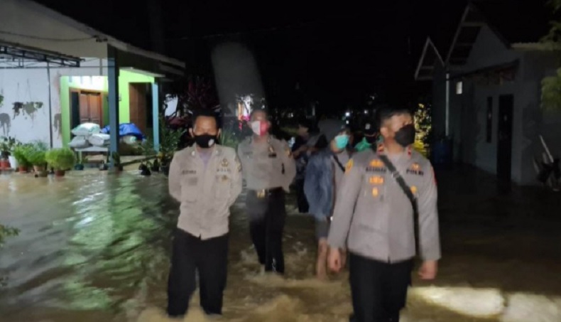 Bengkayang Terendam Banjir akibat Hujan Deras dan Luapan Sungai Sekayok