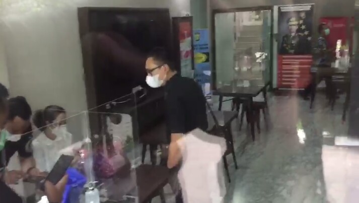 Lewat Pintu Samping, Gisel Hadiri Pemeriksaan di Polda Metro