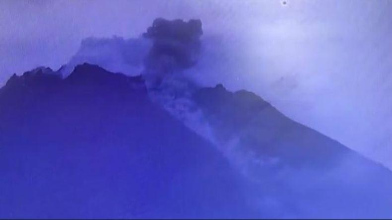 Luncuran Awan Panas Merapi ke Kali Krasak Terpantau di Pos Babadan