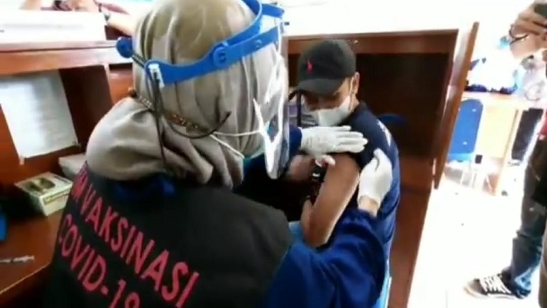 Tenaga Kesehatan di Kabupaten Ciamis Menggelar Simulasi Vaksinasi Covid-19