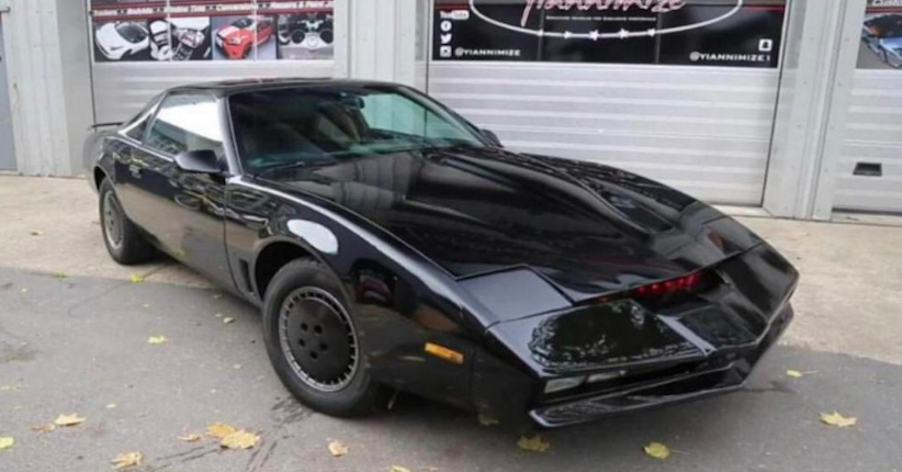 Mobil Knight Rider Versi Asli Dilelang, Nilainya Capai Rp2,4 Miliar