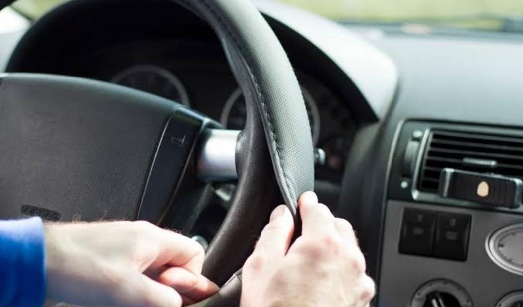 Penyebab Lapisan Setir Mobil Cepat Rusak, Hindari Pakai Cincin 