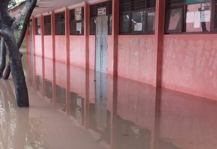Hujan Deras Guyur Gunungkidul, SMPN 3 Saptosari Terendam  Banjir 1 Meter