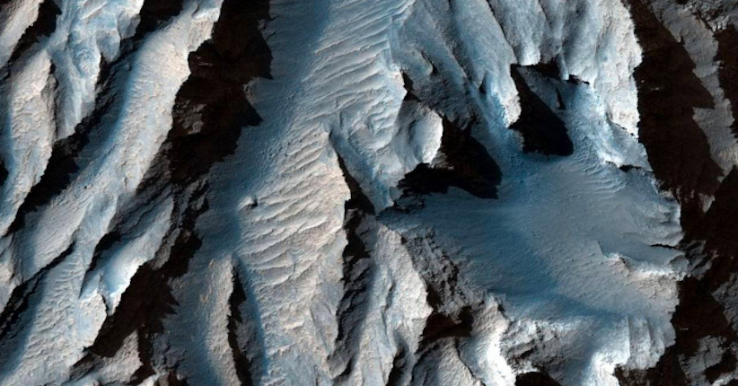 NASA Pamer Gambar Ngarai di Mars