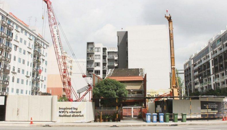 2 Rumah dengan Halaman Asri Bertahan dari Gusuran di Tengah Proyek Gedung Singapura