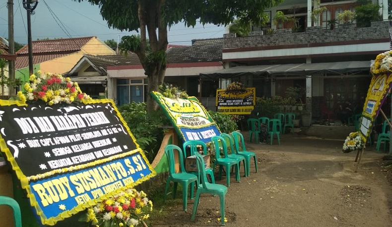 Rumah Pilot Sriwijaya Air Kapten Afwan di Bogor Dibanjiri Karangan Bunga
