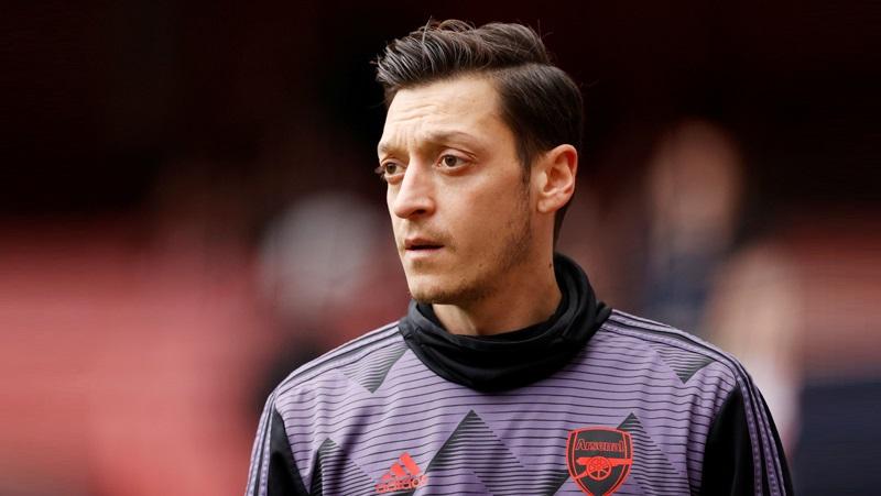 Mesut Ozil Mau Hengkang, Legendaris Arsenal Malah Marah-Marah