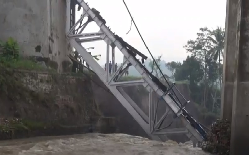 Jembatan Kereta Api di Brebes Putus, Perjalanan KA di Daop 5 Purwokerto Terganggu