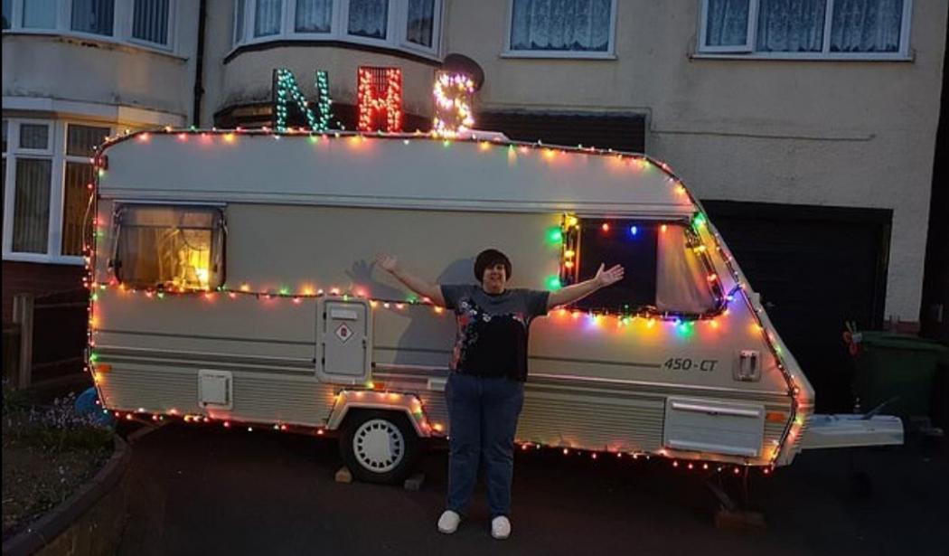 Lindungi Ibu dari Covid-19, Perawat Ini Tinggal di Mobil Karavan 9 Bulan 