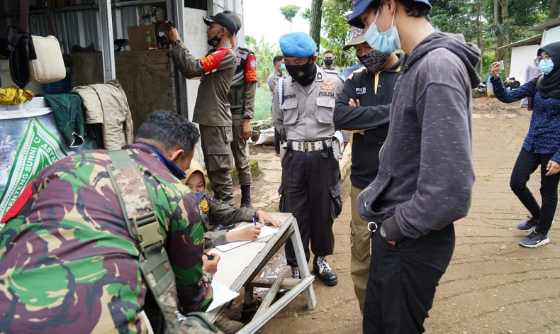 Sosialisasi PPKM, TNI-Polri Sambangi Ponpes Habib Rizieq di Megamendung