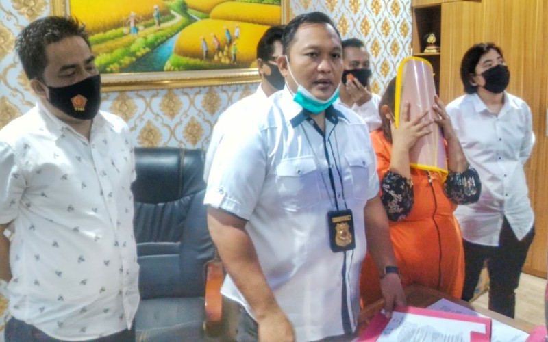 Larikan Miliaran Uang Arisan Online, Perempuan Cantik Asal Medan Ditangkap Polda Sumsel