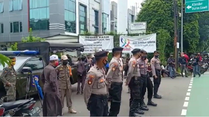 Dijaga Ketat Petugas Gabungan, Begini Suasana di Sekitar Rumah Duka Syekh Ali Jaber