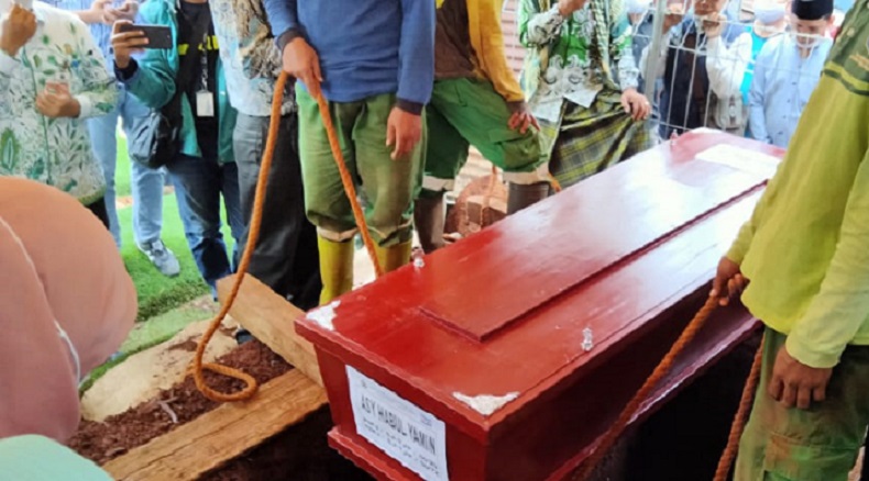 Korban Sriwijaya Air SJ-182 Asy Habul Yamin Dimakamkan di TPU Tanah Kusir