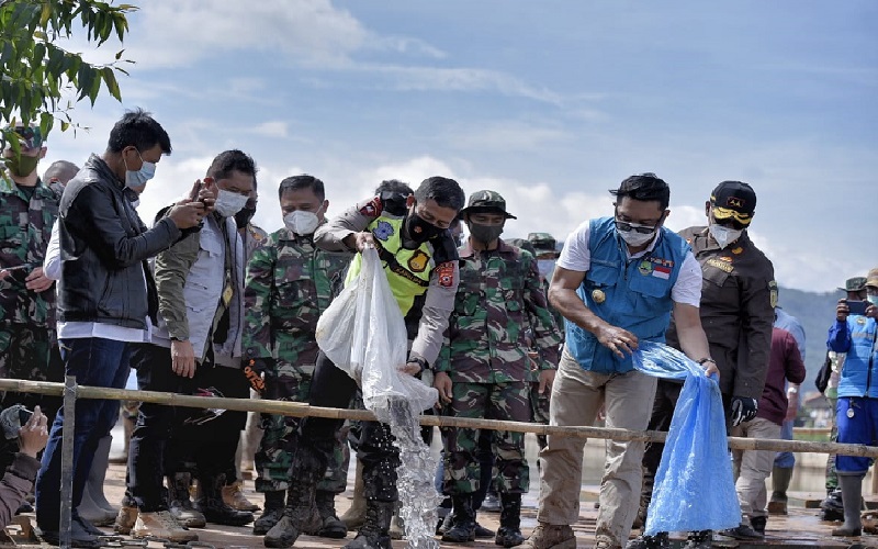 Gubernur, Pangdam, dan Kapolda Naik Motor ke Sungai Citarum, Ini yang Mereka Lakukan