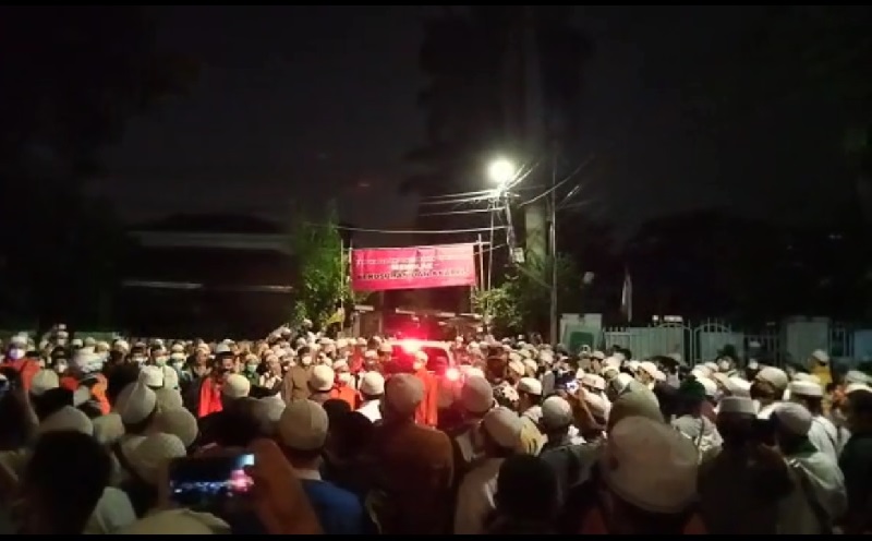 Gemuruh Zikir Sambut Kedatangan Jenazah Habib Ali bin Abdurrahman Assegaf