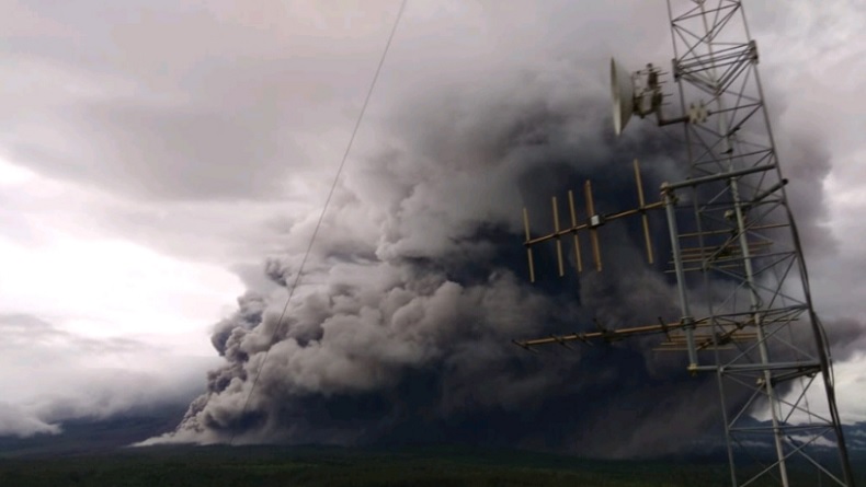 Gunung Semeru Meletus, BPBD Jatim Imbau Warga di Radius 1 Km Waspada 