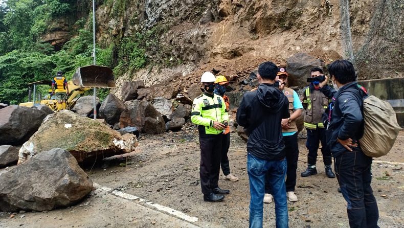 Longsor Akibat Gempa Sulbar Tutup Jalan Trans Sulawesi, Akses ke Maros-Bone Lumpuh