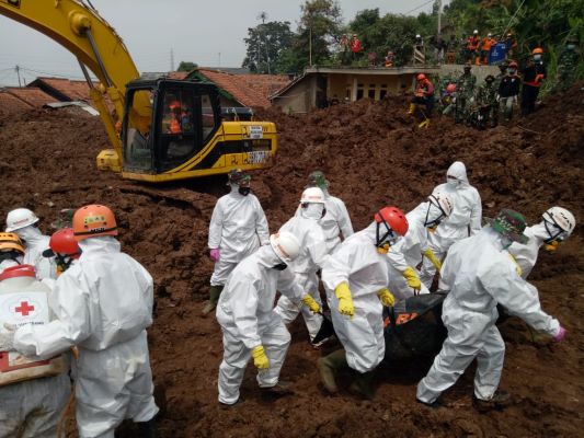 2 Korban Longsor Cimanggung Sumedang Ditemukan di Lokasi Hajatan dan Lapangan Voli
