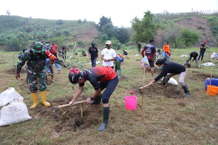  Cegah Longsor, Ratusan Bibit Pohon Ditanam di Lahan Kritis Desa Jragung Demak