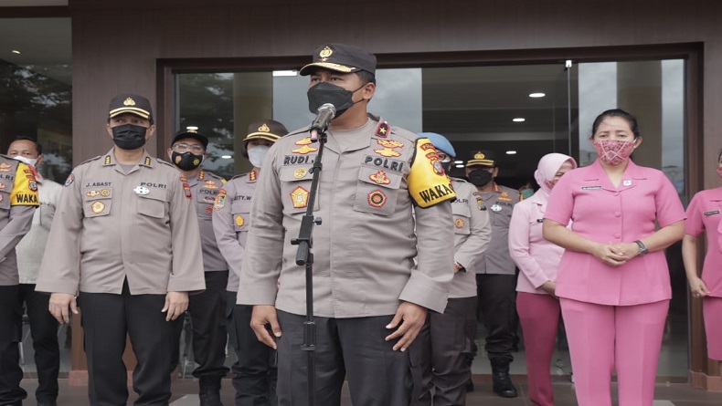 Polda Sulut dan Bhayangkari Salurkan Bantuan Korban Gempa Sulbar 