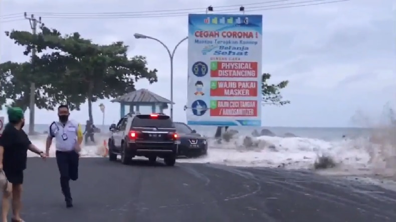 Banjir Rob di Manado Viral, BMKG Minta Waspadai Gelombang Tinggi di Selat Makassar