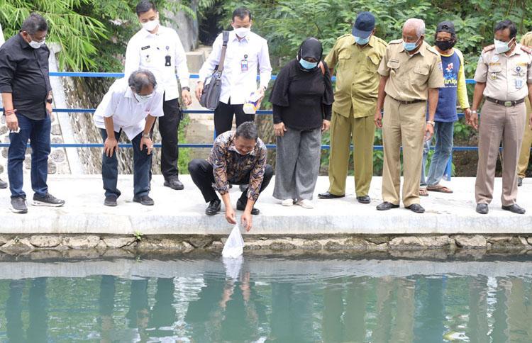 Menteri Kelautan dan Perikanan Tebar Benih Ikan di Sleman