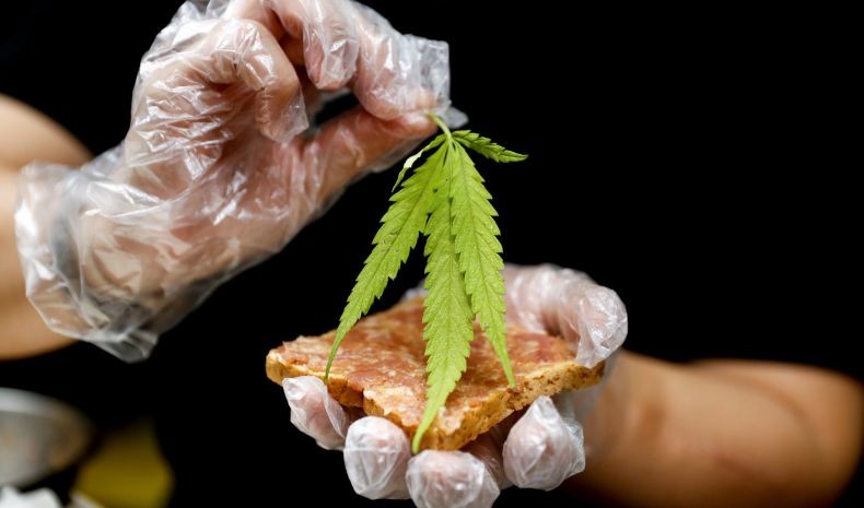 Bikin Terobosan, Restoran di Thailand Hidangkan Menu Daun Ganja