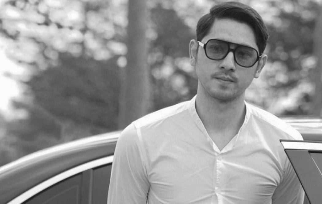 Pesona Arya Saloka Pakai Kacamata Rp4,2 Juta Banjir Pujian Netizen: Kayak Es Krim, Dingin Tapi Manis