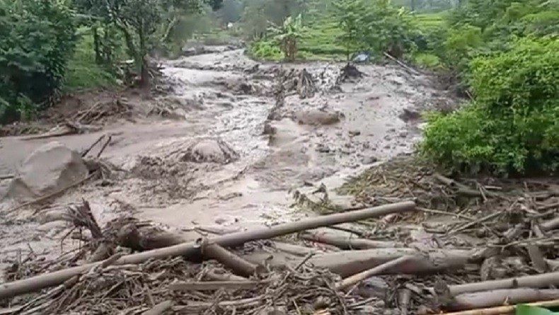 Cerita Kengerian Banjir Besar di Bogor : Batu-Batu dan Pohon Besar Hanyut