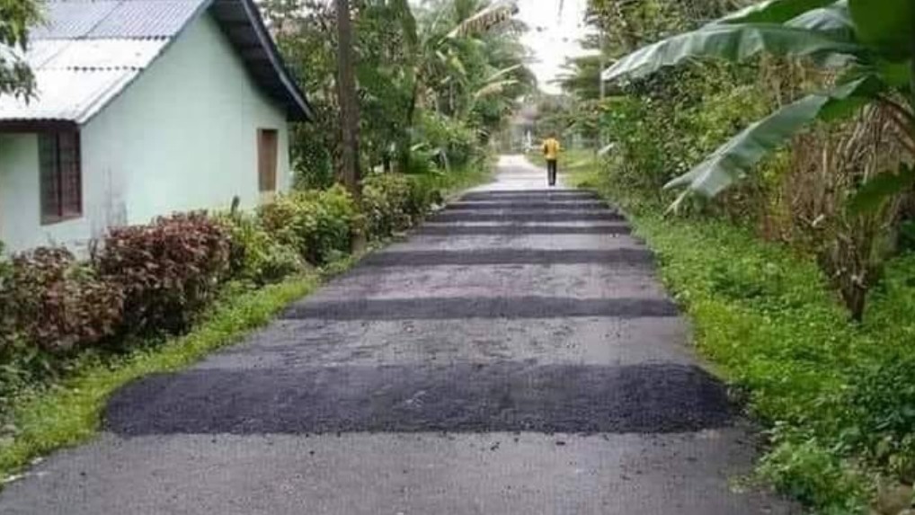 Kesal Pengendara Motor Sering Ngebut Depan Rumah, Pria Ini Buat 11 Polisi Tidur