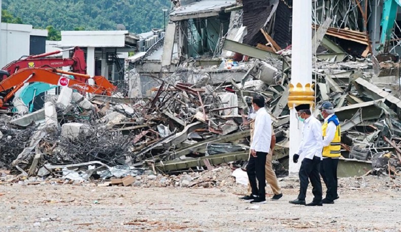 Bantu Warga Terdampak Gempa, Jokowi: Rumah Rusak Berat Bantuannya Rp50 Juta