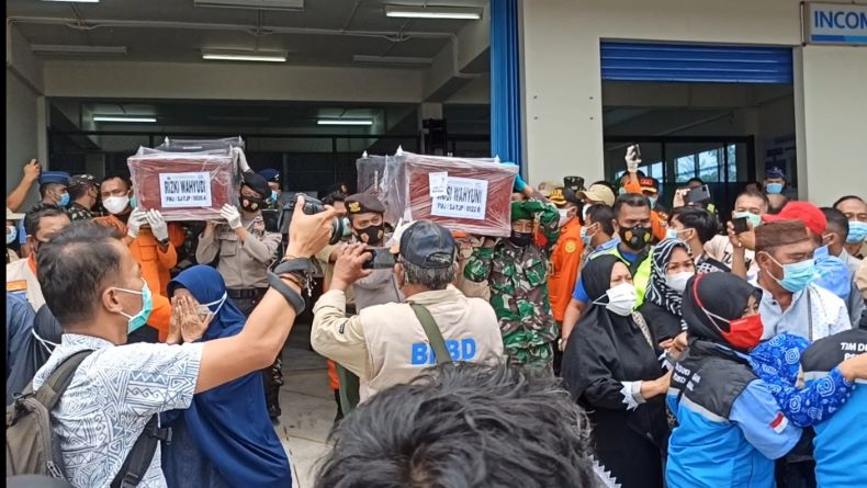 Dua Jenazah Korban Sriwijaya Air SJ-182 Tiba di Pangkalpinang