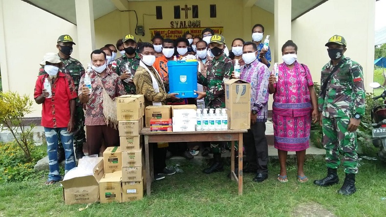 Prajurit TNI Sumbangkan Alat Kesehatan untuk 15 Gereja di Jayapura dan Keerom