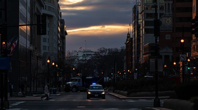 Jelang Pelantikan Biden, Washington DC seperti Kota Hantu yang Dijaga Banyak Tentara
