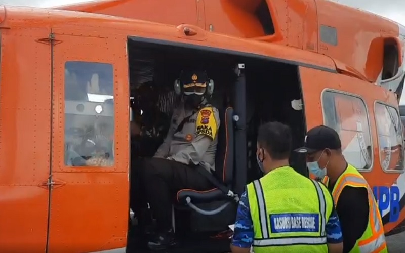 Dari Helikopter, Wakapolda Kalsel Tinjau Lokasi Terisolir Banjir