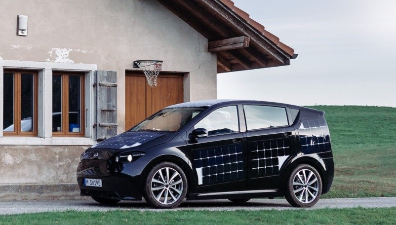 Mobil Listrik Bertenaga Matahari Pertama di Dunia Sion Sono Meluncur, Harga Rp425 Juta