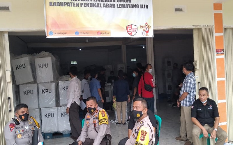 Hadapi Gugatan di MK, KPU PALI Bongkar Gudang Logistik