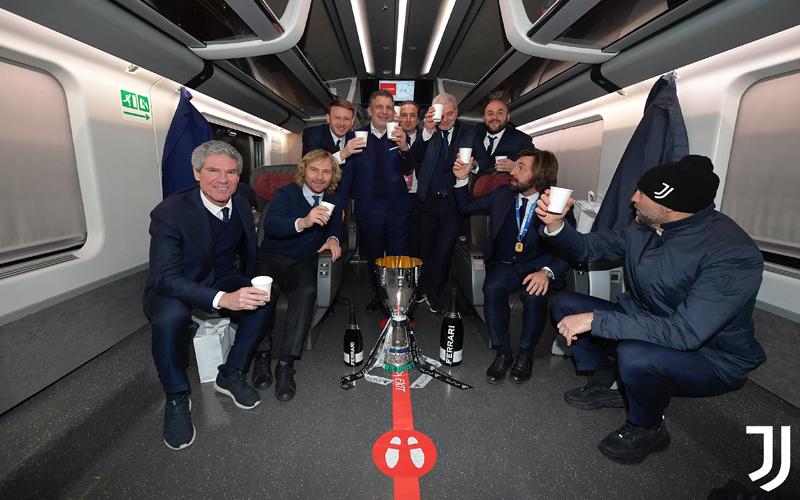 Juventus Juara, Cristiano Ronaldo Cs Joget di Stasiun Kereta